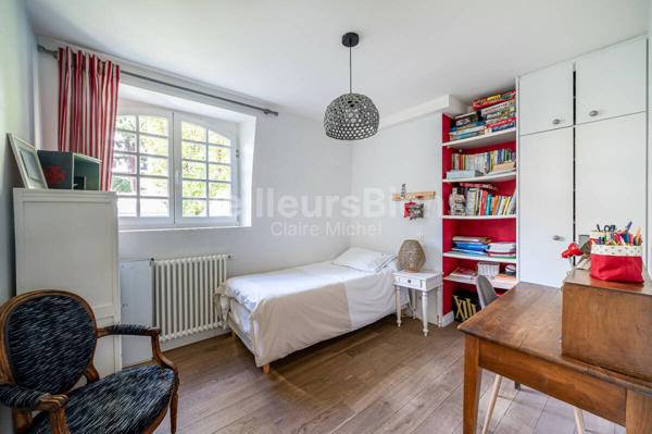 Maison de charme en parfait état, au calme et joli jardin.