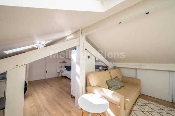 Maison de charme en parfait état, au calme et joli jardin.