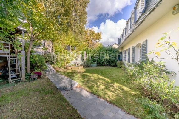 Maison de charme en parfait état, au calme et joli jardin.