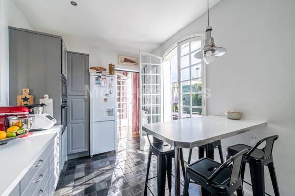 Maison de charme en parfait état, au calme et joli jardin.