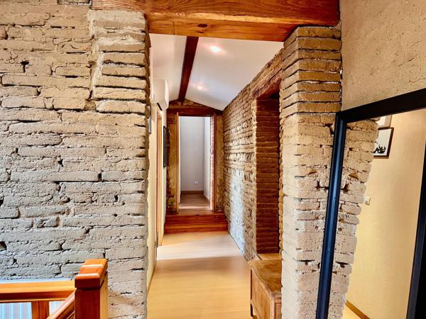 Rare cachet de l'ancien et grand terrain