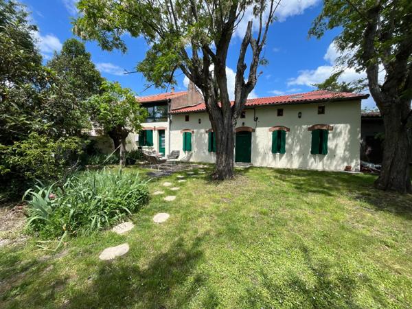 Rare cachet de l'ancien et grand terrain