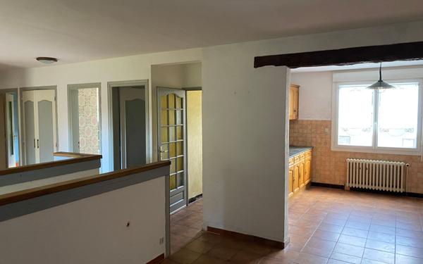 Maison à vendre    7 pièces •  Theix