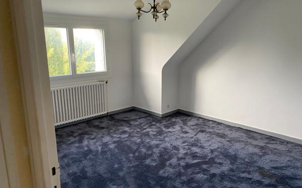 Maison à vendre    7 pièces •  Theix