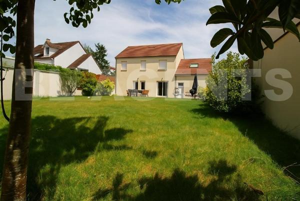 Maison familiale de 2019 à proximité de la vallée de la brosse