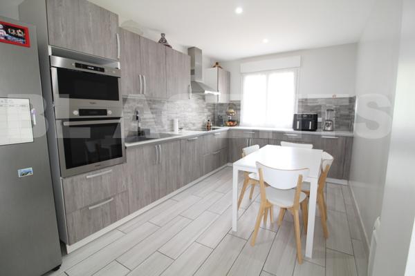 Maison familiale de 2019 à proximité de la vallée de la brosse