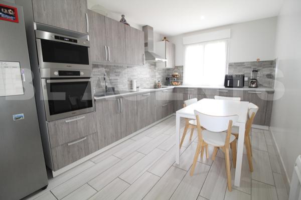 Maison familiale de 2019 à proximité de la vallée de la brosse