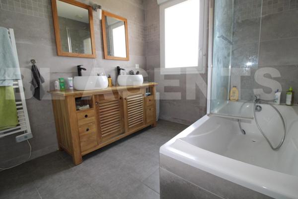 Maison familiale de 2019 à proximité de la vallée de la brosse