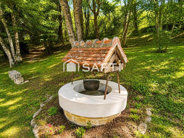Moulin de caractère avec bief, roue et dépendances