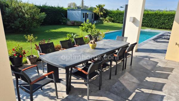 Villa contemporaine avec piscine