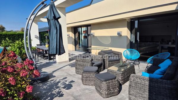 Villa contemporaine avec piscine