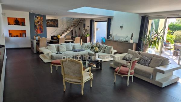 Villa contemporaine avec piscine