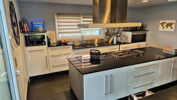 Villa contemporaine avec piscine