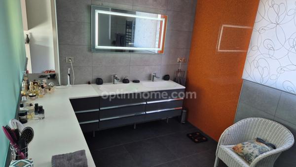 Villa contemporaine avec piscine