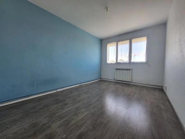 Vente                                                      Appartement
                        
                     3 pièces                      58 m2                     à Miramas