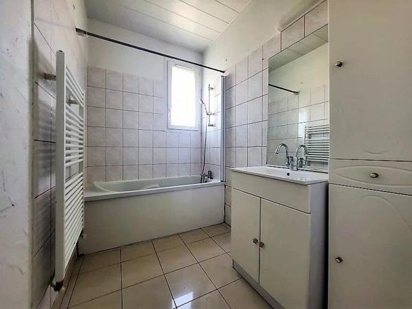 Vente                                                      Appartement
                        
                     3 pièces                      58 m2                     à Miramas