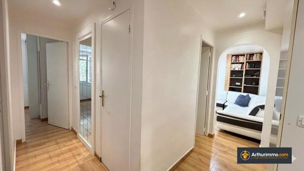Vente                                                      Appartement
                        
                     4 pièces                      68 m2                     à Nice
