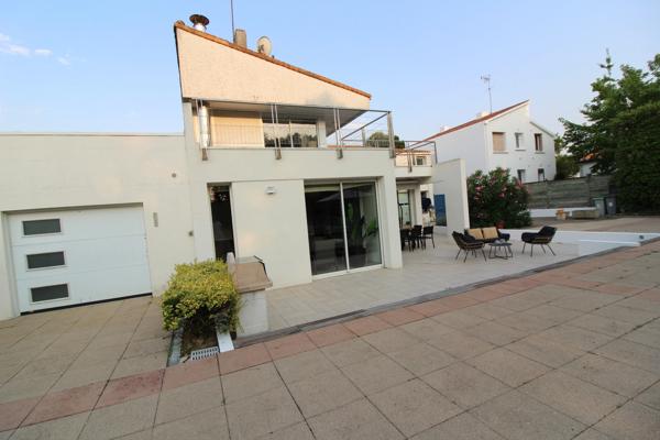 LA ROCHE SUR YON  centre ville, Maison de 261m² en COLOCATION pour 6 personnes avec des Baux individuels de 10 mois renouvelables (du 01/09 au 30/06)