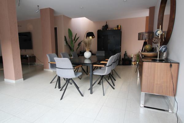 LA ROCHE SUR YON  centre ville, Maison de 261m² en COLOCATION pour 6 personnes avec des Baux individuels de 10 mois renouvelables (du 01/09 au 30/06)