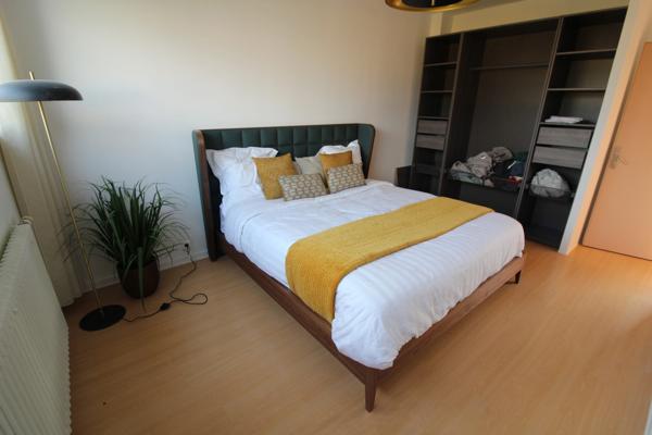 LA ROCHE SUR YON  centre ville, Maison de 261m² en COLOCATION pour 6 personnes avec des Baux individuels de 10 mois renouvelables (du 01/09 au 30/06)
