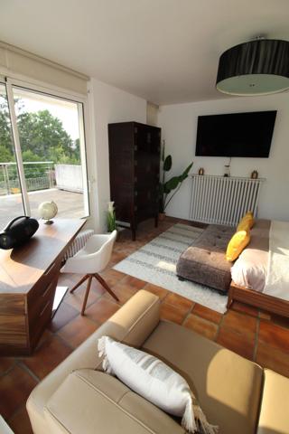 LA ROCHE SUR YON  centre ville, Maison de 261m² en COLOCATION pour 6 personnes avec des Baux individuels de 10 mois renouvelables (du 01/09 au 30/06)