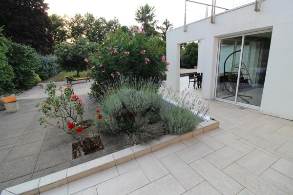 LA ROCHE SUR YON  centre ville, Maison de 261m² en COLOCATION pour 6 personnes avec des Baux individuels de 10 mois renouvelables (du 01/09 au 30/06)