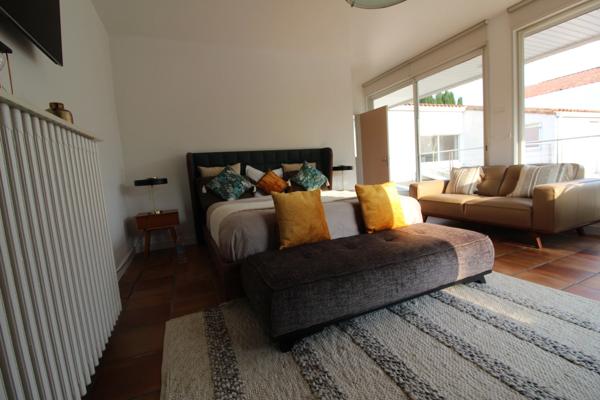 LA ROCHE SUR YON  centre ville, Maison de 261m² en COLOCATION pour 6 personnes avec des Baux individuels de 10 mois renouvelables (du 01/09 au 30/06)