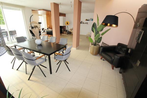 LA ROCHE SUR YON  centre ville, Maison de 261m² en COLOCATION pour 6 personnes avec des Baux individuels de 10 mois renouvelables (du 01/09 au 30/06)