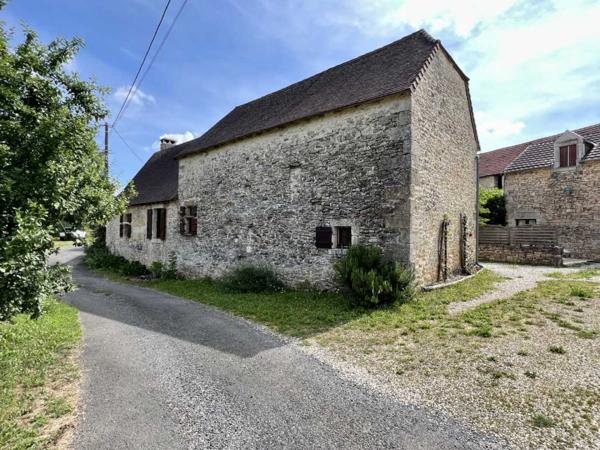 Maison ancienne - Thenon En Périgord Noir entre Montignac-Lascaux et Hautefort: ensemble de deux gîtes de caractère avec piscine sur 4000 m² de terrain.