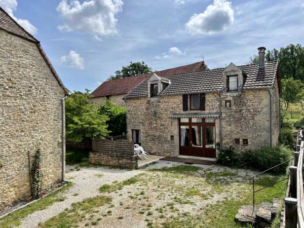 Maison ancienne - Thenon En Périgord Noir entre Montignac-Lascaux et Hautefort: ensemble de deux gîtes de caractère avec piscine sur 4000 m² de terrain.