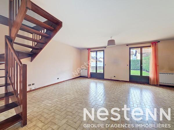 ST BONNET DE MURE Centre - Maison non mitoyenne 4 pièces de 92 m² avec jardin au calme