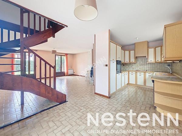 ST BONNET DE MURE Centre - Maison non mitoyenne 4 pièces de 92 m² avec jardin au calme