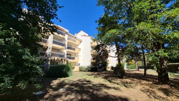 Appartement T3 avec balcon, stationnement couvert et cave