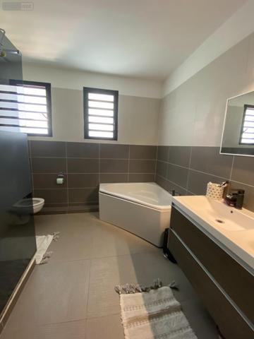 Villa à vendre à Saint-Paul à la Réunion (97460), ref : 227736-1 Ermitage Les Bains