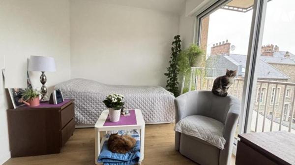 Charmant appartement  avec balcon – Idéalement situé au cœur du quartier du Dernier Sou !