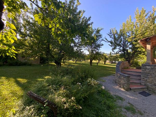 En Provence, Propriété d'Exception composée de diverses maisons en pierre pour plus de 1000 m² de bâti sur 6.3 HA