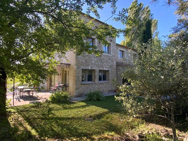 En Provence, Propriété d'Exception composée de diverses maisons en pierre pour plus de 1000 m² de bâti sur 6.3 HA
