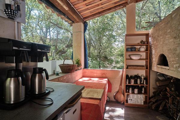 En Provence, Propriété d'Exception composée de diverses maisons en pierre pour plus de 1000 m² de bâti sur 6.3 HA
