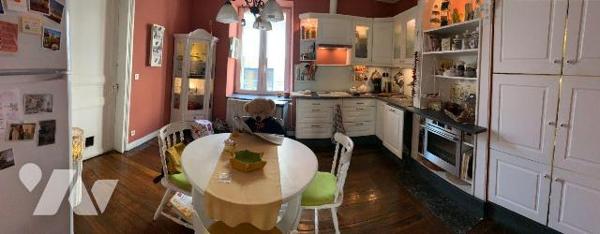 Nouveau mandat, charmante maison de ville située sur la commune de Sedan comprenant:

- au re...