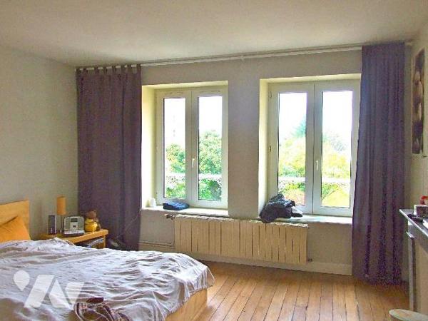 Nouveau mandat, charmante maison de ville située sur la commune de Sedan comprenant:

- au re...