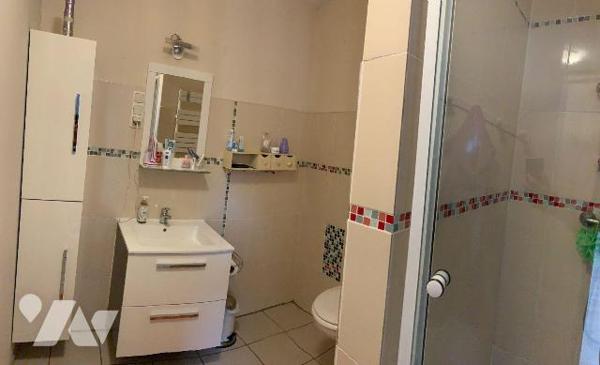 Nouveau mandat, charmante maison de ville située sur la commune de Sedan comprenant:

- au re...