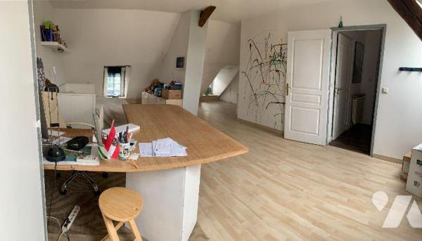 Nouveau mandat, charmante maison de ville située sur la commune de Sedan comprenant:

- au re...