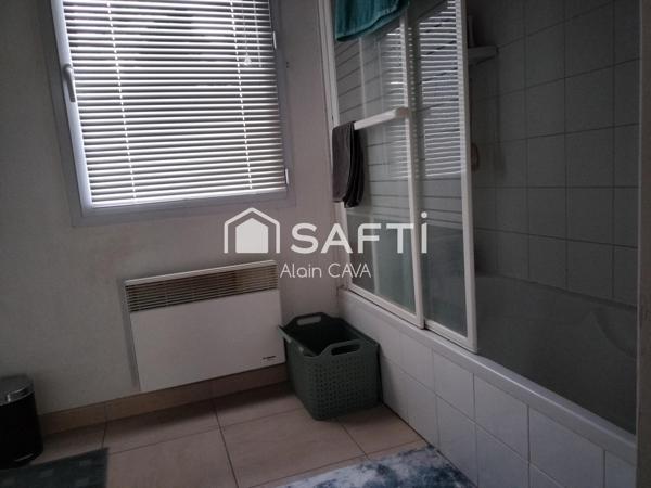 Appartement de 121m² avec mezzanine terrasse et parking dans une maison divisée en 2 logments