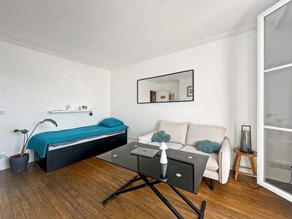 Studio avec balcon - rue du Poteau