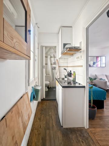 Studio avec balcon - rue du Poteau