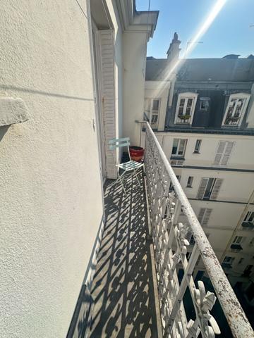 Studio avec balcon - rue du Poteau