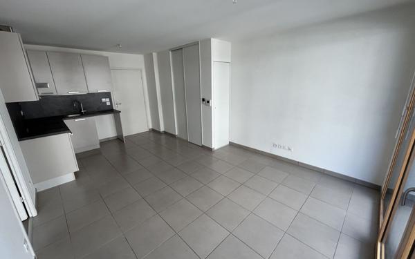 Appartement à vendre    1 pièce •  Lyon 8