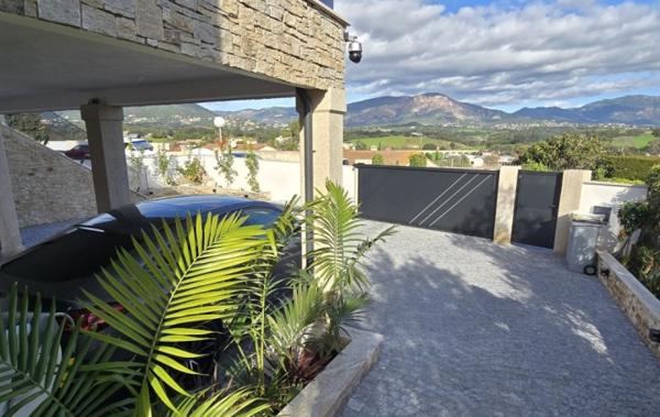 Vente Villa appartement de type 2 indépendant rénové(e) Ajaccio