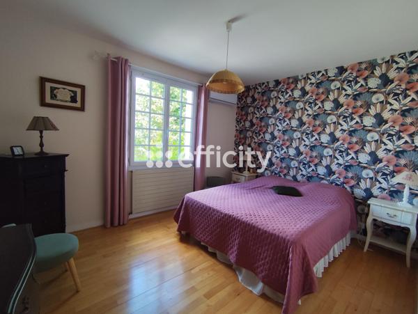Maison
         8 pièces
        - 158 m²