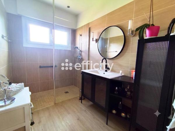 Maison
         8 pièces
        - 158 m²